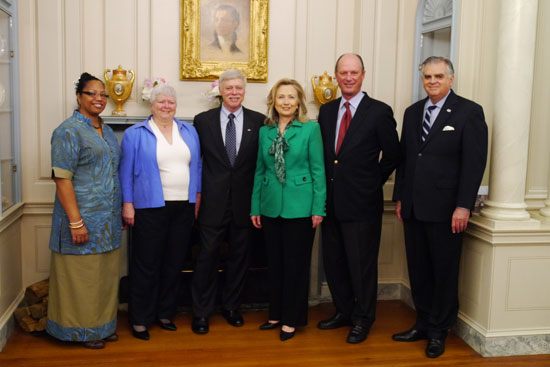 From left, Tessie Lambourne, Foreign Secretary of the Republic of Kiribati, whose territory includes Nikumaroro; Pat Thrasher; Gillespie; then Secretary of State Hillary Clinton; Bob Ballard; and Transportation Secretary Ray LaHood in 2012. 