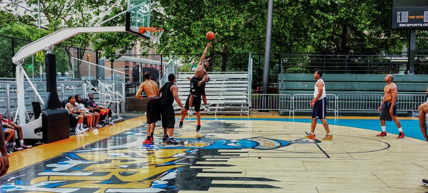 The Playoffs » NBPA ajudará a revitalizar o Rucker Park, lendária quadra de  basquete em NY » The Playoffs