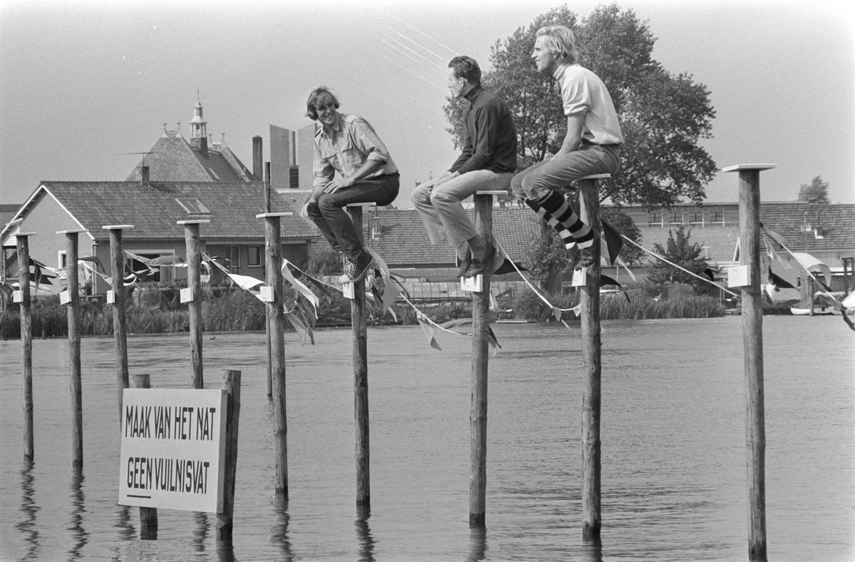 Pole sitting, known as <em>paalzitten</em>, is a sport in the Netherlands. Here sitters compete in the 1971 world championship in Roelofarendsveen.