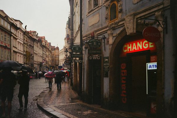 A glowing Money Exchange - Flickr @lanavelkov