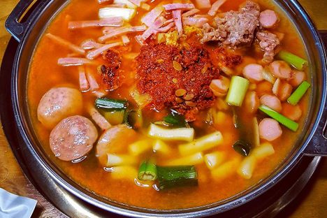 Budae jjigae often includes Korean rice cakes, called garae-tteok.