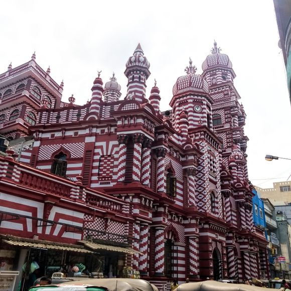 psykologisk Tæmme Envision Jami Ul-Alfar Masjid (Red Mosque) – Colombo, Sri Lanka - Atlas Obscura