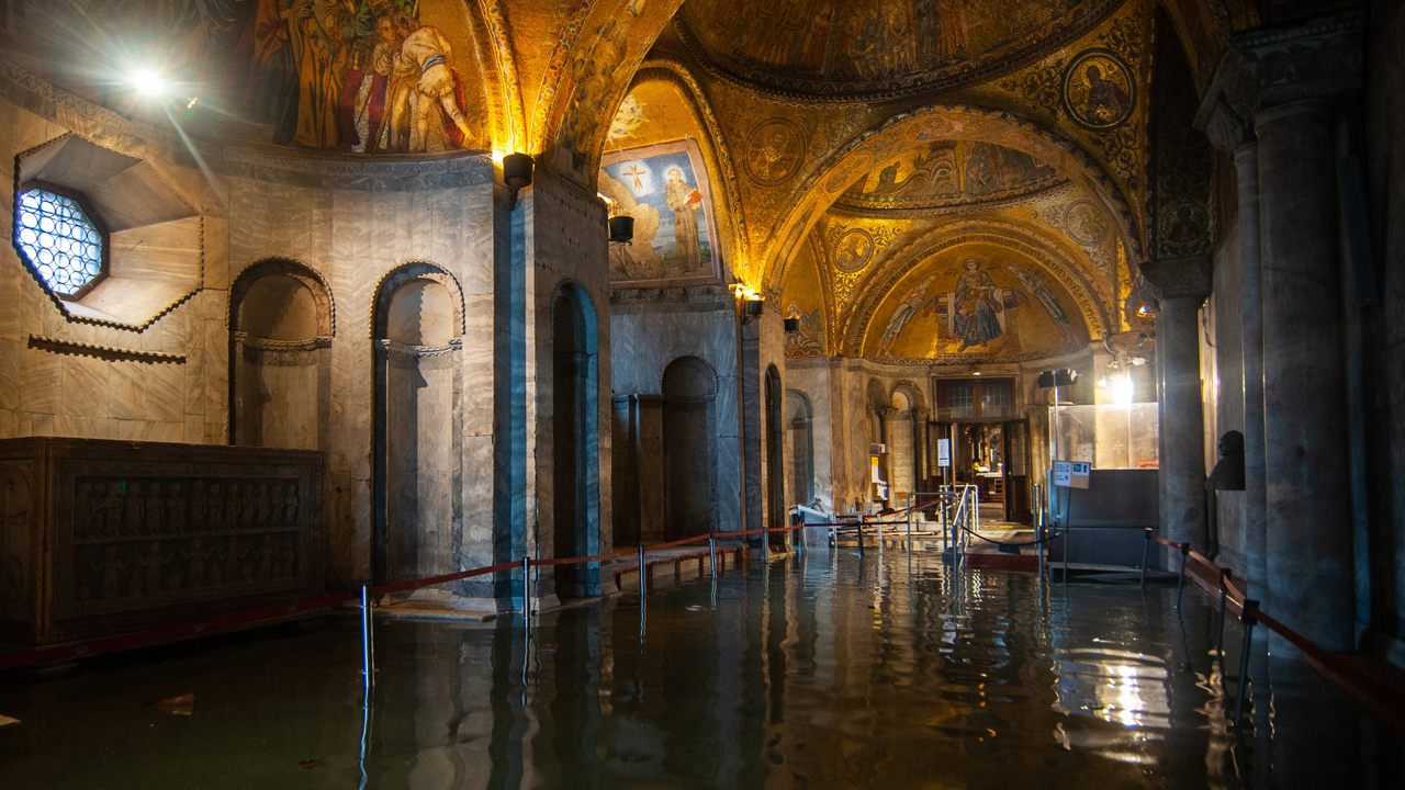 How Can a Basilica Stay Dry Amid Venice's Rising Waters ...