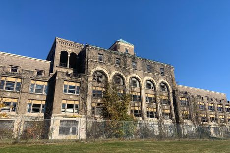 Back end of the hospital (2022)