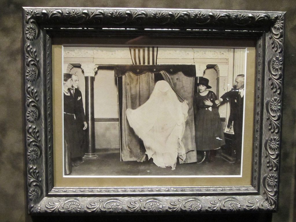 Houdini Museum in Fantasma Magic, NYC
