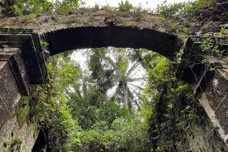 An arch can still be seen from the original construction.