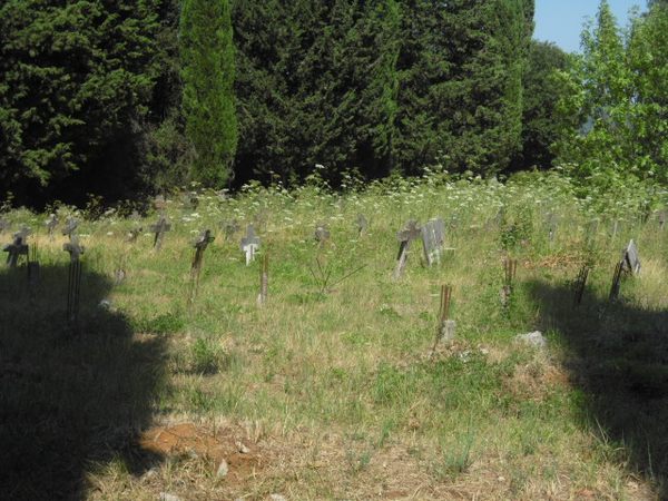 Cimitero di San Finocchi – Volterra, Italy - Atlas Obscura