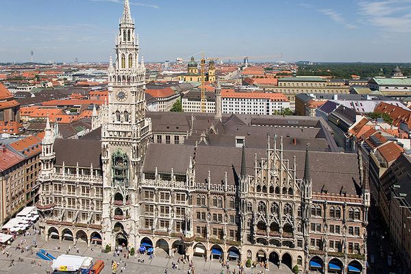View of the New Town Hall and the Glockenspiel