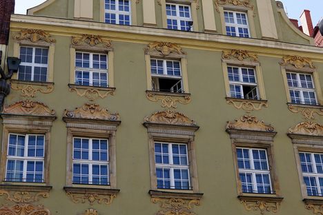 The Illusory Window