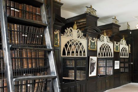 The Library That Put Readers in Cages
