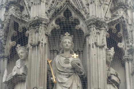 Queen Eleanor of Castile statues