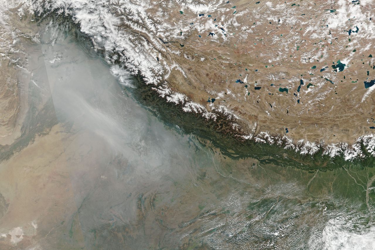 The haze, captured on October 31, leaves northwest India virtually invisible next to the Himalayas. 