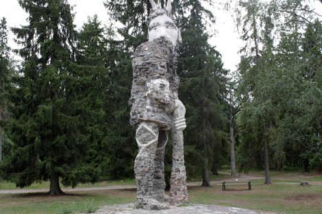 Kalevipoeg sculpture.