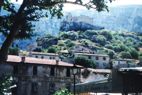 Chateau Fontaine de Vaucluse perched above the town
