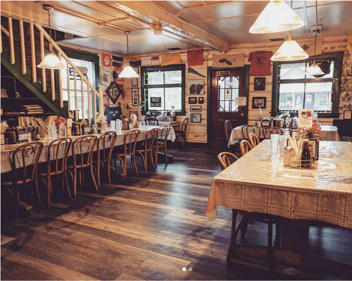 The roadhouse's family-style tables.