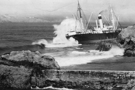 SS Ohioan Runs Aground