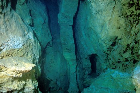 The caverns and chambers of the Molnár János cave are large, larger than inactive caves in Budapest and are still being formed.  
