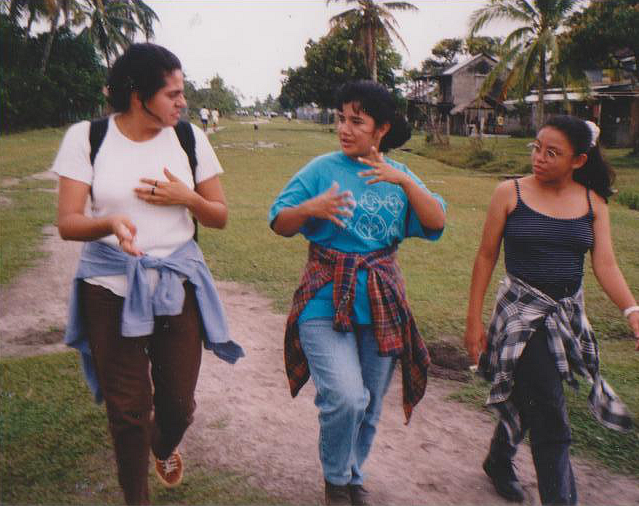 Three NSLP faculty in Pearl Lagoon for an outreach sign language project. One Deaf teacher is from Managua, another from Palacagüina, and the third from Condega.