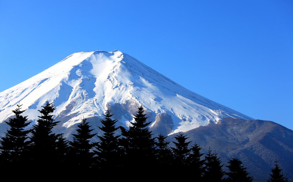 Mount Fuji in its natural, non-dyed state.