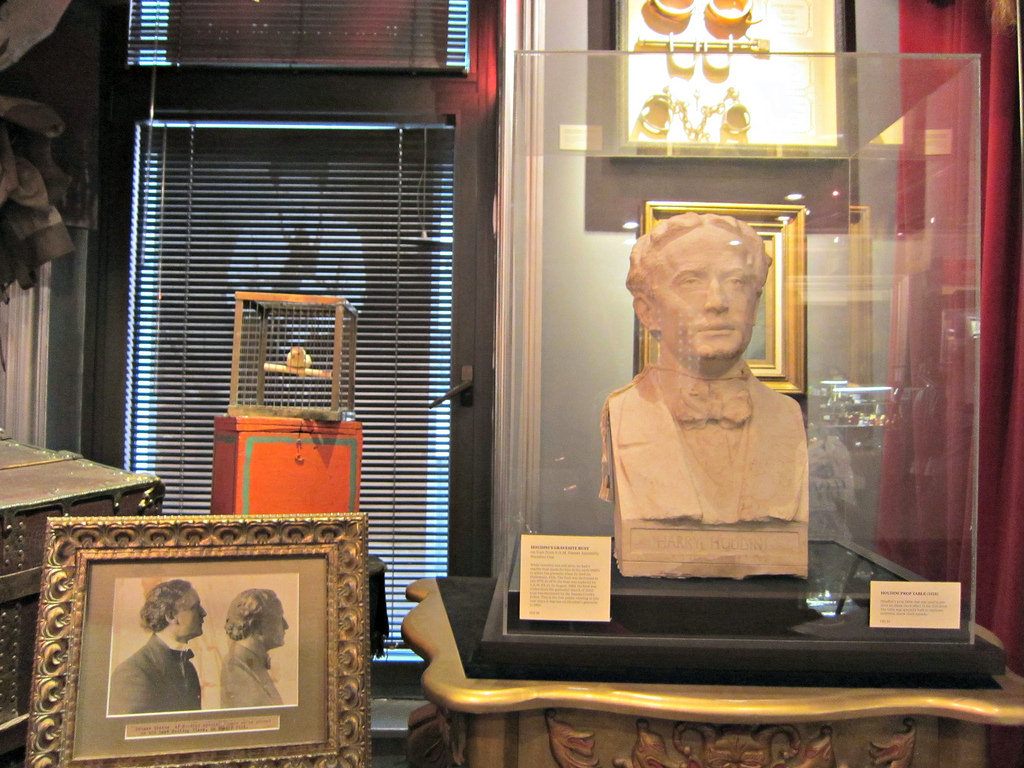 Houdini Museum in Fantasma Magic, NYC