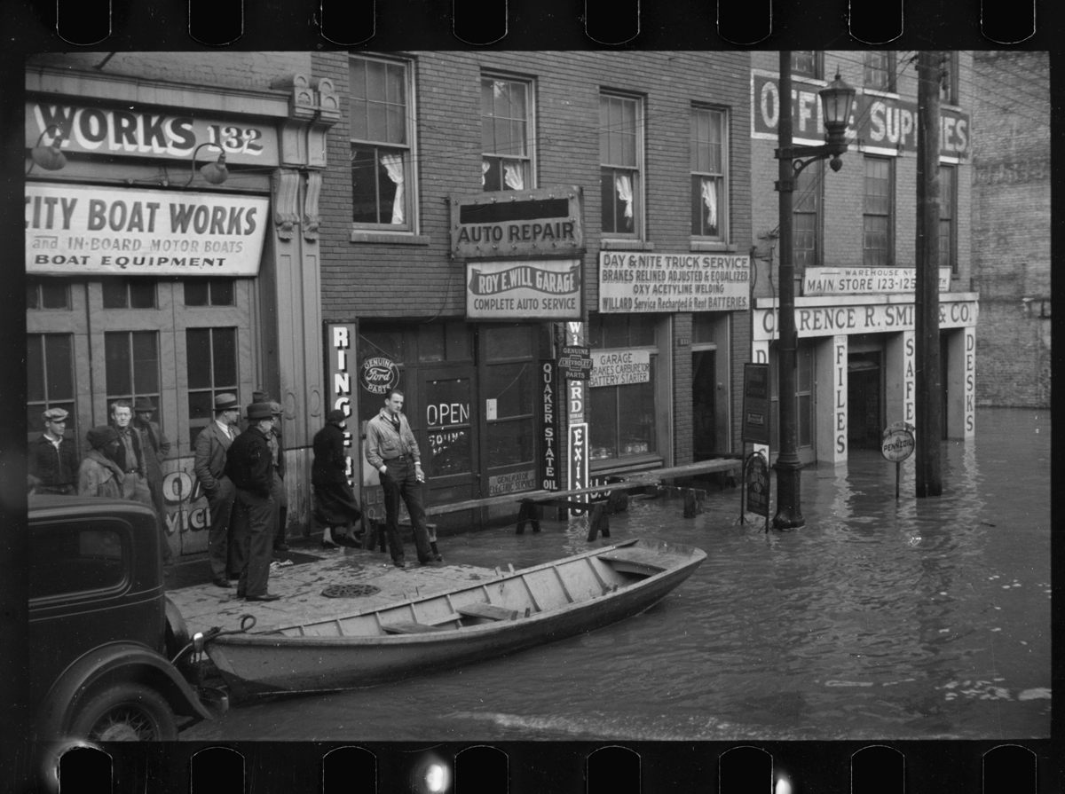 <em>Ohio River in flood, Louisville, Kentucky.</em>