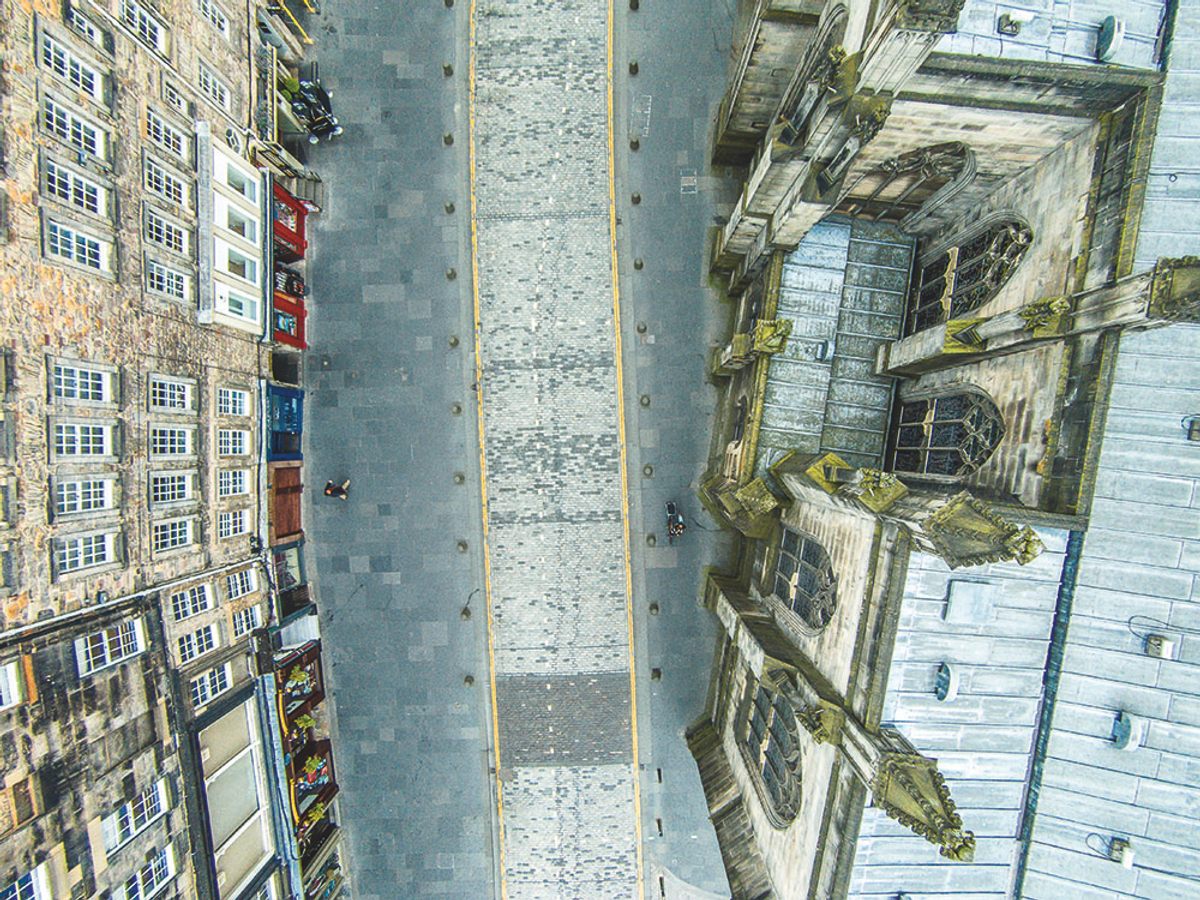 Edinburgh, Scotland, by Francesco Gernone Photo. Latitude 55.9494, Longitude -3.1911, Altitude 103 ft.