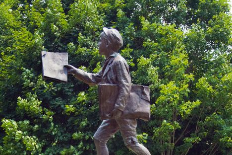 Newsboy statue in Great Barrington, MA