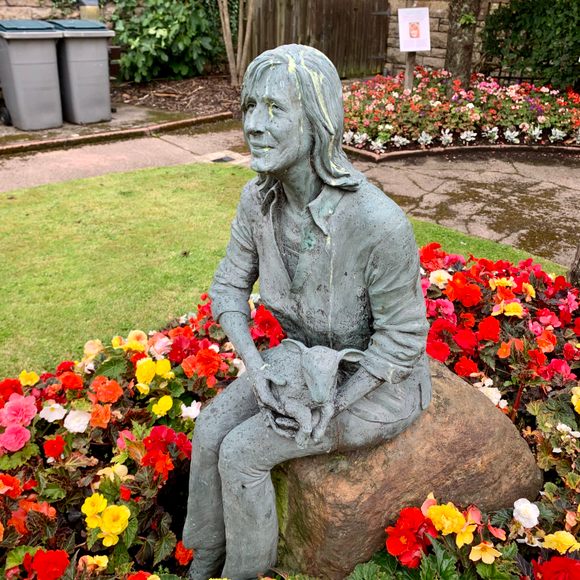 Linda McCartney Memorial Garden – Campbeltown, Scotland - Atlas Obscura