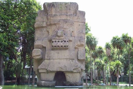 The colossal sculpture surrounded by his water pool.