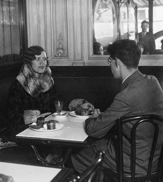  Maria Rasputin (1898-1977) being interviewed by a journalist from the Spanish magazine Estampa in 1930.