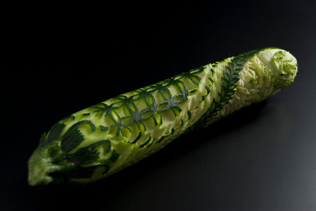 Under Wan Hertz's knife, even zucchini can become a work of art.