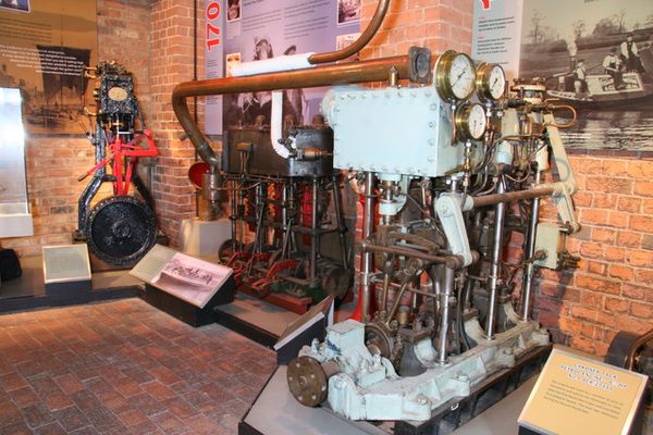 Marine steam engine display.