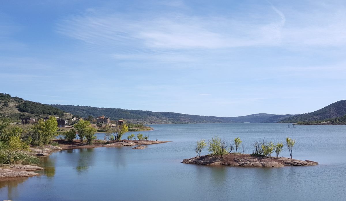 Celles, on the left, beside the lake.