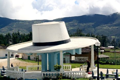 The monument to Celendín's famous straw hats.