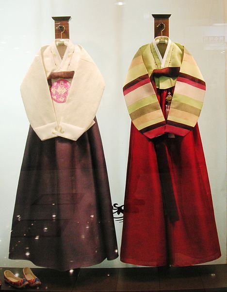 Traditional clothes, or hanboks, are worn during the Lunar New Year celebration. However, western clothing is becoming more and more common.