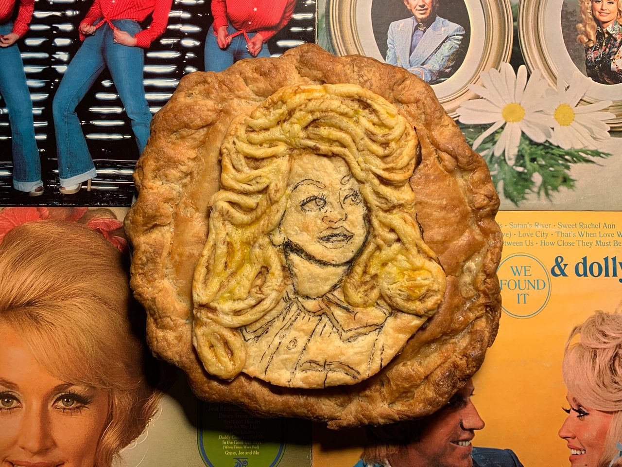 For Tennessee's biscuits and gravy pie, only Dolly would do as decor.