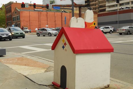 Pittsburgh Snoopy Doghouse