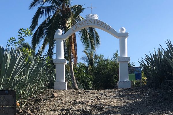 The entrance to the cemetery.