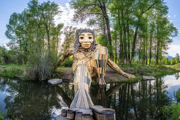 Mama Mimi is a 35-foot troll created by artist Thomas Dambo and made from recycled materials.