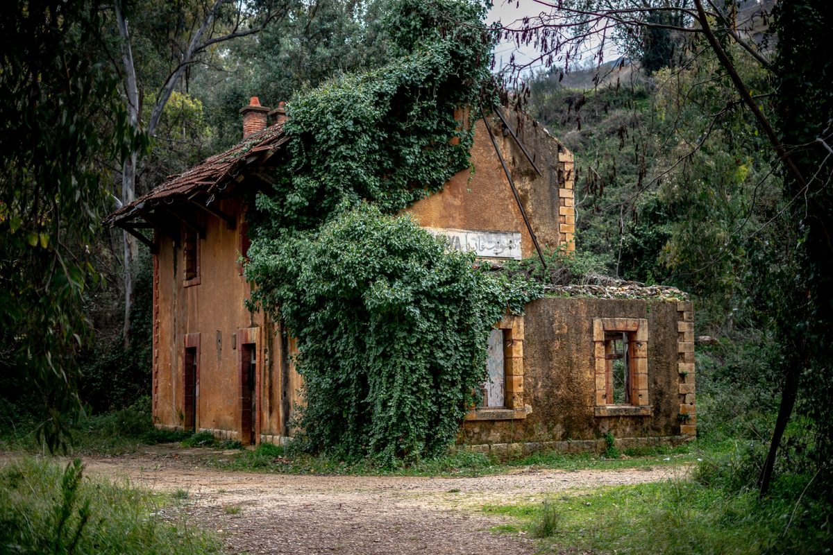 A historical train station in the Chouit region.