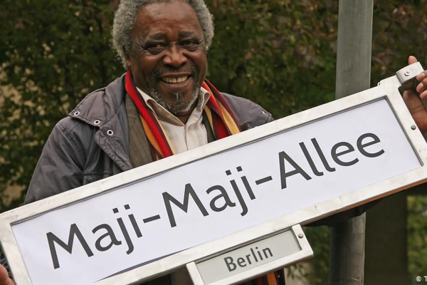 Mnyaka Sururu Mboro,非营利的柏林Postkolonial,示意街道命名为纪念德属东非的叛乱。