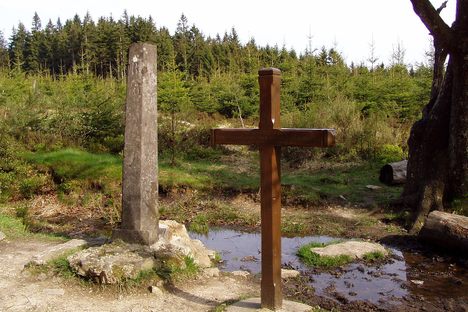 "La Croix des Fiancés" (The Fiancés Cross)