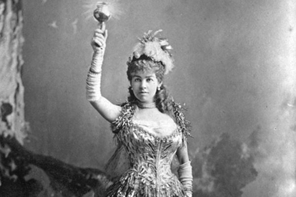 Mrs. Cornelius Vanderbilt, or Alice Claypoole Gwynne, stunned in her “Electric Light” costume in 1883.