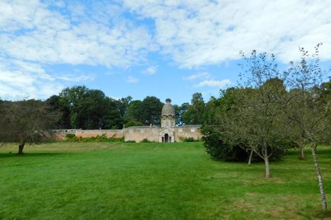 The Dunmore Pineapple House