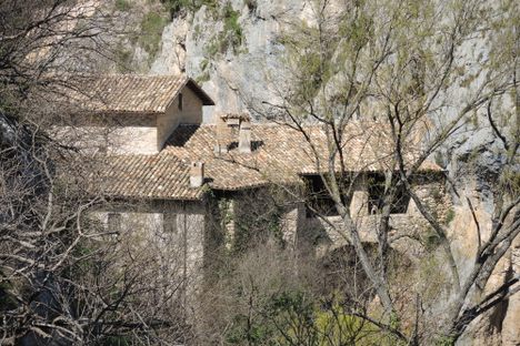 The hermitage spans the narrow gorge of the Aterno river