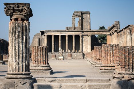 Don't take stuff from Pompeii, or anywhere else. But if you already have, kindly give it back. 