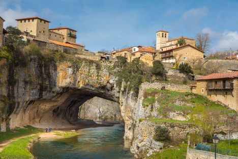 The natural arch forms a picturesque bridge.