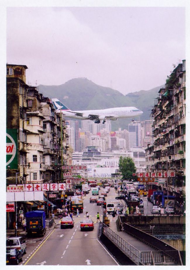 A glimpse of a Cathay Pacific flight in its final descent into Kai Tak.