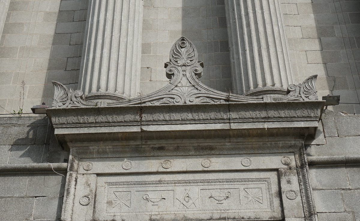 The building's exterior included Masonic symbols beneath four columns, which will be salvaged during demolition.