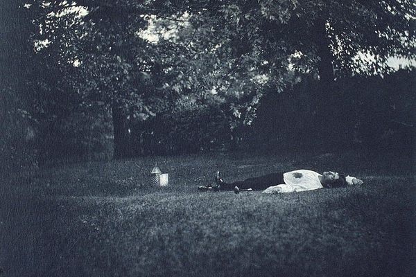 A recreation of a duel's aftermath, by photographer Katharine Sheward Stanbery and circa 1900.